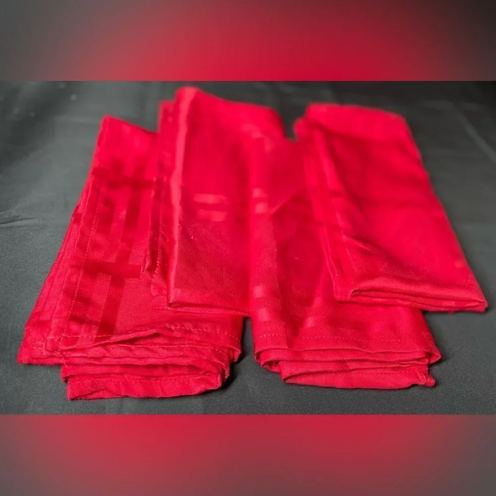 🎄🧑‍🎄❤️ Red Solid Subtle Modern Print Fabric Napkins Set EPC Dining Holiday Dr…